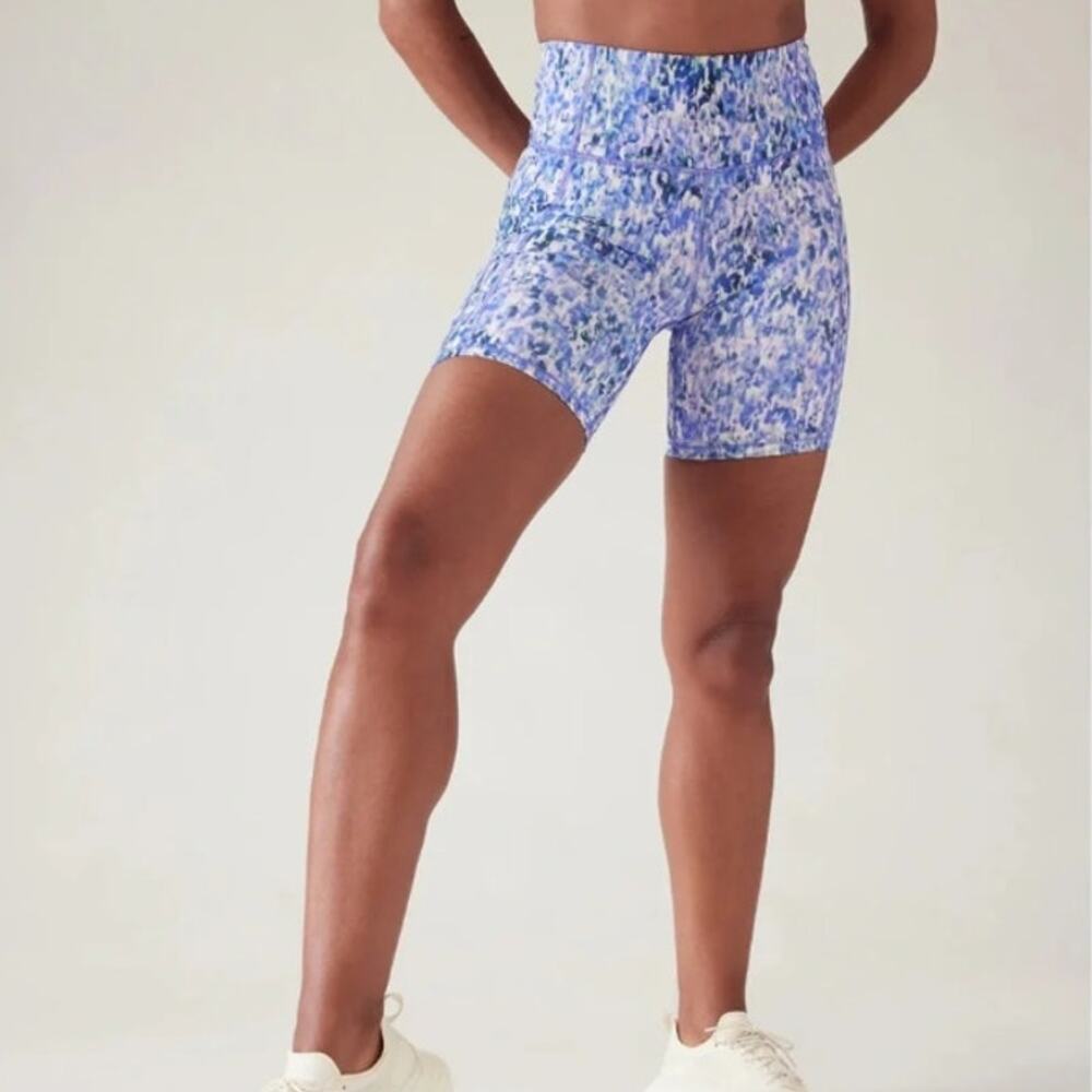 Athleta XS Ultimate Stash 7" Short Flare Blue Abstract Bike Shorts Athletic
